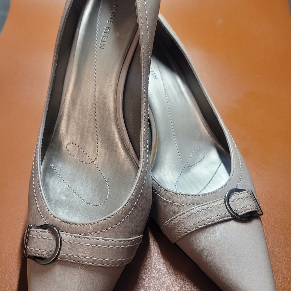 Anne Klein Women's Tan Pumps